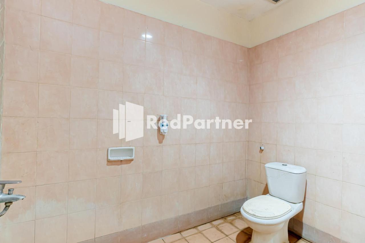 Cherry Pink Hotel Medan Mitra Reddoorz Exterior photo