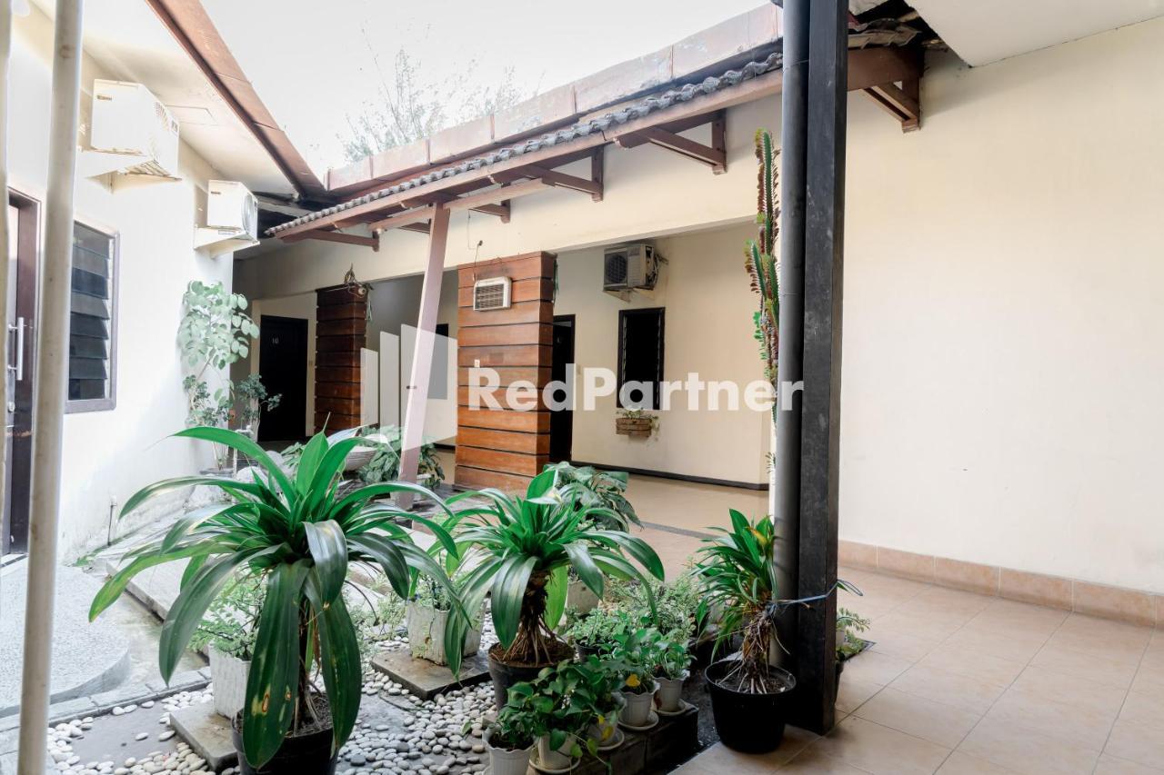 Cherry Pink Hotel Medan Mitra Reddoorz Exterior photo