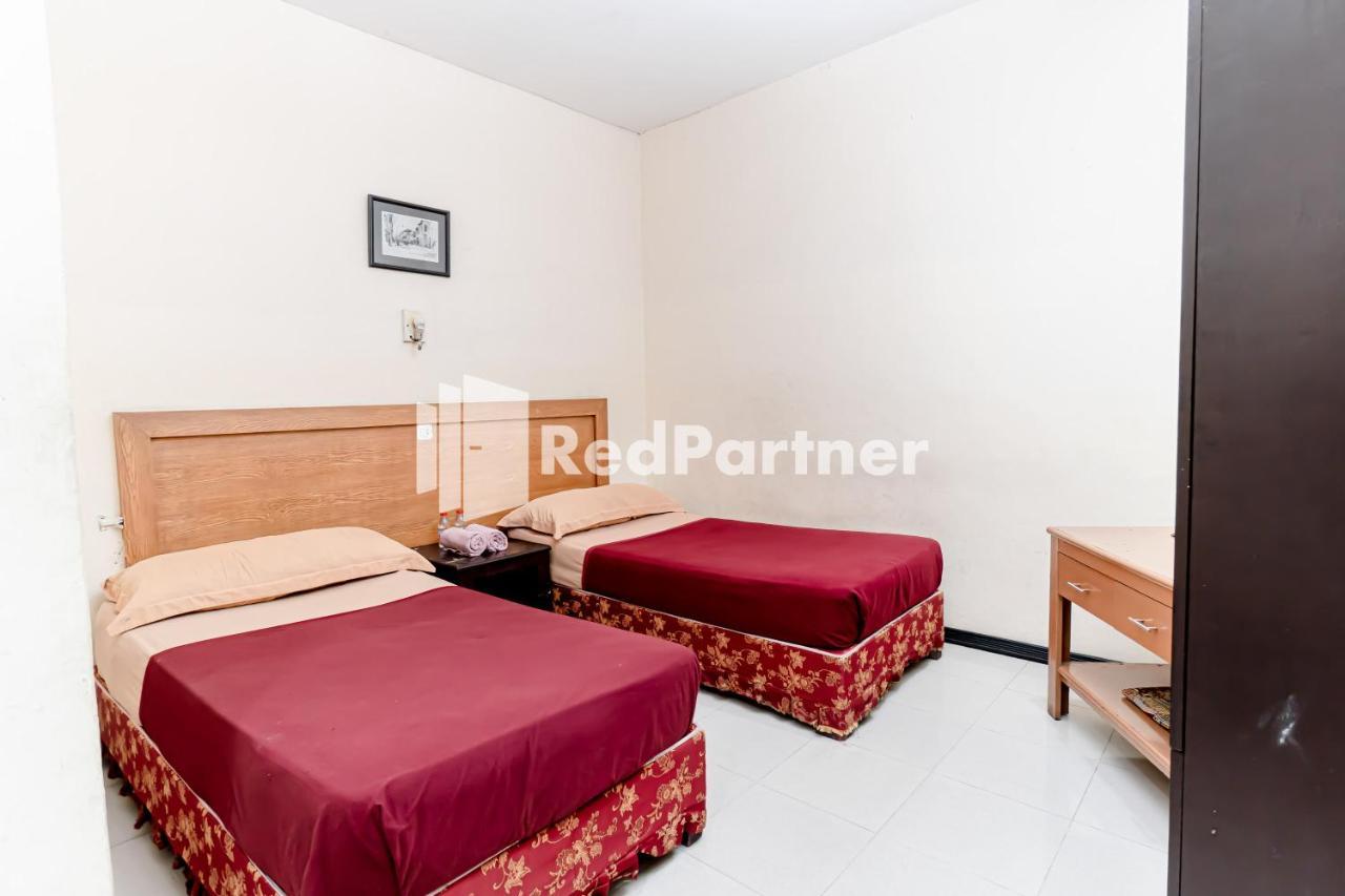 Cherry Pink Hotel Medan Mitra Reddoorz Exterior photo